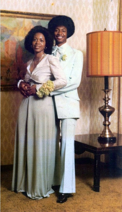 American Prom Dress, School Poses, American Prom, 70s Prom, African American Couples, Prom Dress Pictures, Black Stuff, Black Glamour, African American Fashion