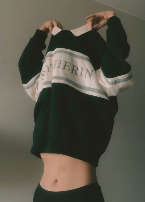 Regulus Black Sweater, Marauders Sweater Trend, Regulus Black Outfit Style, Slytherin Jumper, Regulus Black Outfit, Winter Inspo Outfits, Marauders Aesthetic, Marauders Dr, Welcome To Hogwarts