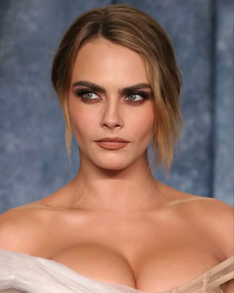 Cara Delevingne Makeup, Cara Delevingne Photoshoot, Cara Delevingne Style, Glamour Photo, Cara Delevingne, Star Girl, Trending Topics, Beauty Women, On Tumblr