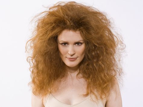 Woman with Very Big Frizzy Hair Wavy Hair Tutorials, Deep Copper Hair, Crinkled Hair, Hair Remedies For Damaged Hair, Remedies For Damaged Hair, Fix Damaged Hair, 80s Big Hair, Style Curly Hair, Pumpkin Hair