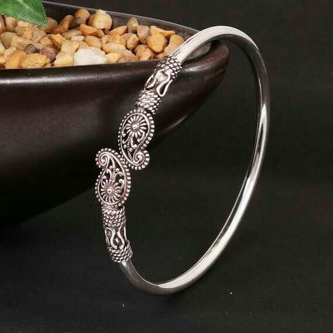 Classic Silver Jewelry, Silver Kada, Trendy Silver Jewelry, Silver Anklets Designs, Silver Bracelet Designs, Oxidised Silver Jewelry, Silver Jewelry Accessories, Antique Silver Jewelry, Gold Jewelry Simple Necklace