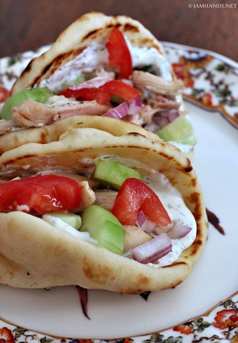 Simple Chicken Gyros Easy Chicken Gyros, Roaster Chicken, Chicken Tzatziki, Mini Naan, Family Favorite Recipes, Pita Recipes, Gyro Recipe, Mediterranean Restaurant, Naan Recipe