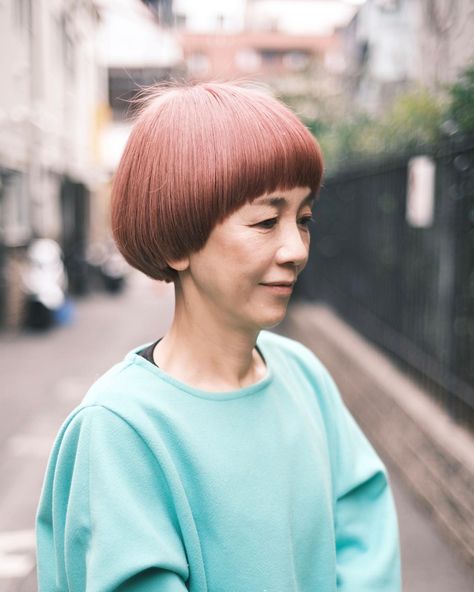 51 Colorful Bowl-Cut Haircut Ideas For Women 2023 - Hood MWR Womens Bowl Cut, Women Bowl Cut, Mushroom Cut Hairstyle, Bowl Haircut Women, Kris Jenner Hair, Pageboy Haircut, Haircut Ideas For Women, Jenner Hair, Bowl Haircuts