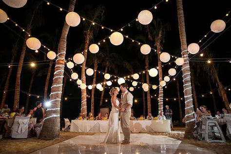 How gorgeous are these strung lanterns? Beach Reception Decorations, Wedding Reception Dance Floor, Hiasan Perkahwinan, Majlis Perkahwinan, Favors Ideas, Beach Wedding Reception, Dance Floor Wedding, Beach Wedding Decorations, Wedding Dance