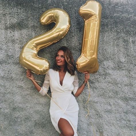 21st Birthday Pictures, 21st Birthday Balloons, Birthday Balloons Pictures, 21st Bday Ideas, Balloon Pictures, 21st Birthday Photoshoot, Cute Birthday Pictures, 21st Party, Birthday Photography