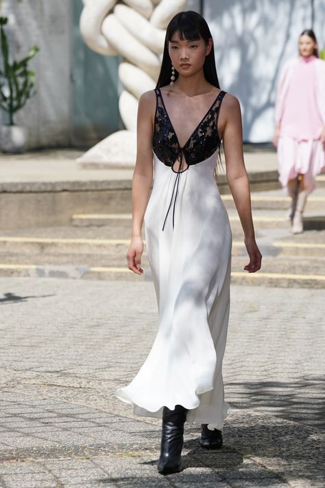 Spring Runway, Mermaid Formal Dress, Fashion News, Fashion Show, Slip Dress, Formal Dresses