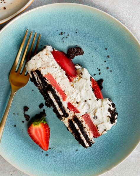 Strawberry Oreo Icebox Cake | Kitchn Oreo Icebox Cake, Vegetarian Cookies, Dessert Oreo, Chocolate Wafer Cookies, Oreo Cream, Coconut Cake Recipe, Strawberry Dessert, Easy No Bake Desserts, Icebox Cake