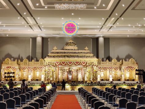 Traditional Mandapam Decoration, Wedding Mandap Stage Design, Pelli Decoration Stage, Marriage Mandapam Decoration, Wedding Mandapam Decoration, Pelli Mandapam Decoration South Indian, Muhurtham Decoration, Traditional Stage Decoration, Traditional Hindu Wedding Decor