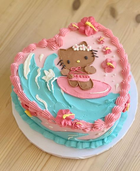 Diy Feather Trim Top, Hello Kitty Cake Recipe, Cute Cake Simple, Hello Kitty Hawaii Birthday, Hello Kitty Hawaiian Party, Hawaiian Hello Kitty Birthday, Sanrio Bday Cake, Coconut Girl Party, Nailed It Cakes