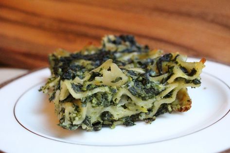 Try this delicious dairy fee Spinach Noodle Kugel made with noodles, onions, spinach, and eggs, and is the perfect side dish for any holiday table. Spinach Noodle Kugel Recipe, Noodle Kugel Recipe, Spinach Noodles, Potato Kugel, Cheese Lasagna, Creamed Potatoes, Spinach Lasagna, Fresh Spinach, Vegetarian Pasta