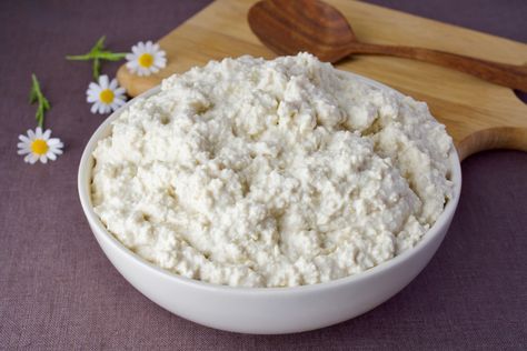 This vegan cottage cheese uses crumbled tofu as a substitute for real curd. The rich and tangy taste comes from the silky cream made of cashews, soy yoghurt and lemon juice which is mixed into crumbled tofu. Vegan Cottage Cheese, Crumbled Tofu, Vegan Cheese Recipes, Vegan Beans, Cashew Cream, Bean Curd, Food Writing, Lavender Fields, Creamy Sauce