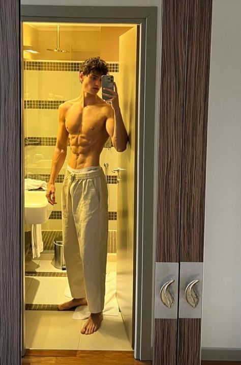 Mortiz Hau Aesthetic, Moritz Hau Aesthetic, Mortiz Hau, Moritz Hau, Calisthenics Body, Gym Guys, Muscle Abs, Workout Results, The Best Summer