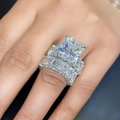 Marry Me Rings on Instagram: “Diamond Weights 💎💎💎 || Ring: @pristine_jewelers || . . . #instajewelry #highjewelry #princesscut #diamondring  #engagementring…” Wedding Rings Big, Rings Big, Big Wedding Rings, Big Engagement Rings, Dream Wedding Ring, Future Engagement Rings, Beautiful Wedding Rings, Big Diamond, Dream Engagement Rings