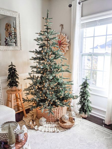 Boho Farmhouse Christmas Tree, Boho Christmas Tree Decor, Boho Farmhouse Christmas, Christmas Decor House, Noble Fir Christmas Tree, Christmas Tree Decor Ideas, Boho Christmas Tree, Tree Decor Ideas, Ideas Christmas Tree