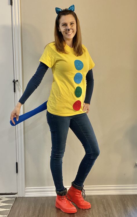 Easy DIY Pete the Cat Costume Pete Cat Costume, Halloween Pete The Cat, Easy Pete The Cat Costume, Pete The Car Costume Diy, Pete The Cat Dress Up Ideas, Pete The Cat Halloween Costume Teachers, Easy Diy Teacher Halloween Costumes, Easy Diy Teacher Costumes, Pete The Cat Teacher Costume