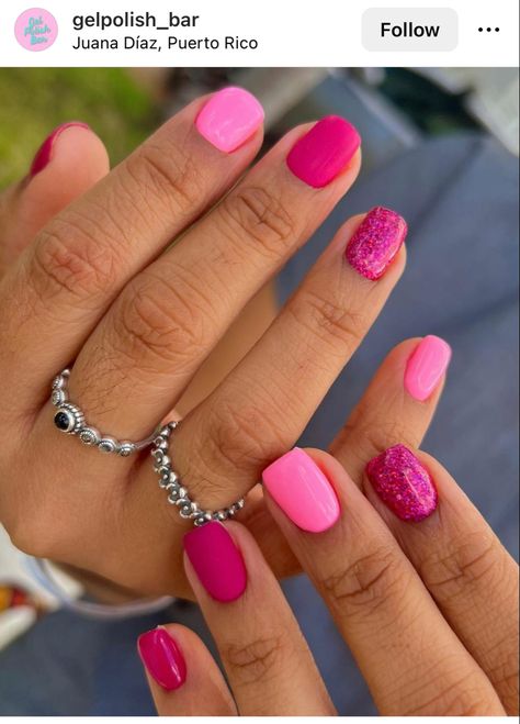 Pretty in Pink 💖🌸🌺 Nail Dip Designs, Fusia Pink Nails Short, Purple Fushia Nails, Hot Pink Gel Nails Short With Glitter, Hot Pink Nails With Glitter Accent, Fuschia Glitter Nails, Dip Designs, Short Nails Summer, Nail Dip