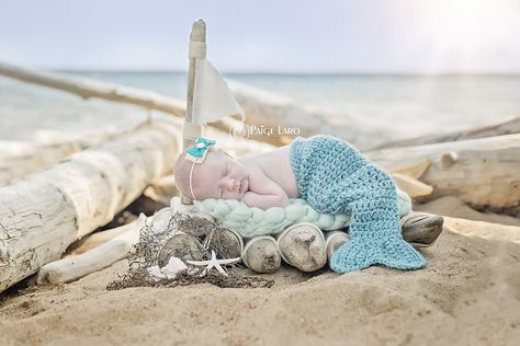 Mermaid outfit | Newborn Outdoors | Newborn Beach | Newborn Photos | Newborn Photography | © Paige Laro Photography | Studio Photography | http://www.PaigeLaroPhotography.com Toddler Beach, Rock A Bye Baby, Mermaid Outfit, Baby E, Summer Girl, Newborn Pictures, Baby Disney, Newborn Girl, Cool Baby Stuff