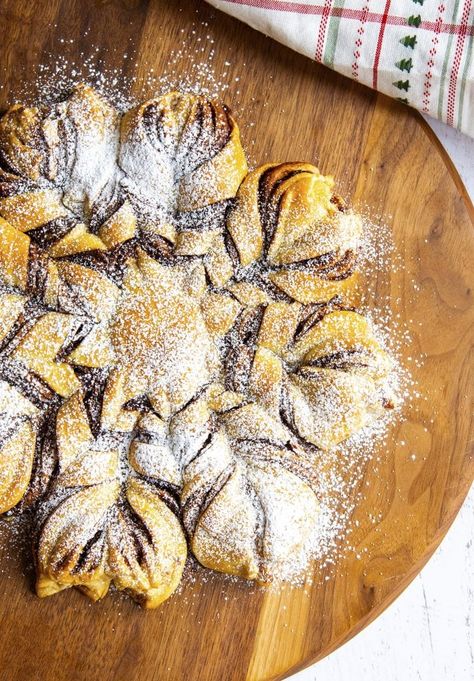 This Nutella star bread is a perfectly beautiful bread, made with store bought Crescent Roll Dough making it the perfect easy, and delicious, and beautiful breakfast, brunch or dessert! Crescent Roll Nutella, Nutella Star, Nutella Star Bread, Crescent Roll Pastry, Nutella Crescent Rolls, Fellowship Ideas, Cheese Stars, Crescent Dough Sheet, Beautiful Bread