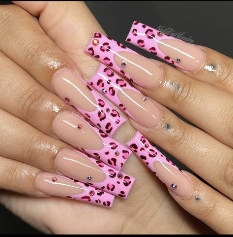 Y2k Nails Leopard, Y2k Square Nails, 2000s Nails Acrylic Y2k, Leopard Nails Pink, Early 2000s Nail Designs, 200s Nails, Pink Cheetah Nails, Pink Leopard Nails, Cheetah Print Nails