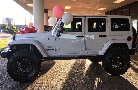 Jeep Wrangler White Jeep Wrangler Unlimited, White Jeep Wrangler, Jeep Wrangler Girl, Jeep Sahara, Car Information, Jeep Baby, Badass Jeep, White Jeep, Jeep Wrangler Unlimited Sahara