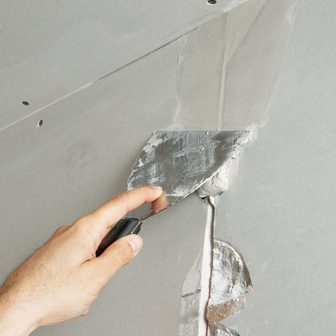 11 Drywall Taping Tips for Smoother Walls | Family Handyman Mudding Drywall Tips, Mudding Walls Texture, Spackling Tips Drywall, Mud And Tape Drywall Tips, Taping And Mudding Drywall, Mudding And Taping Drywall Tips, Drywall Taping And Mudding, How To Mud Drywall, Drywall Mudding Tips