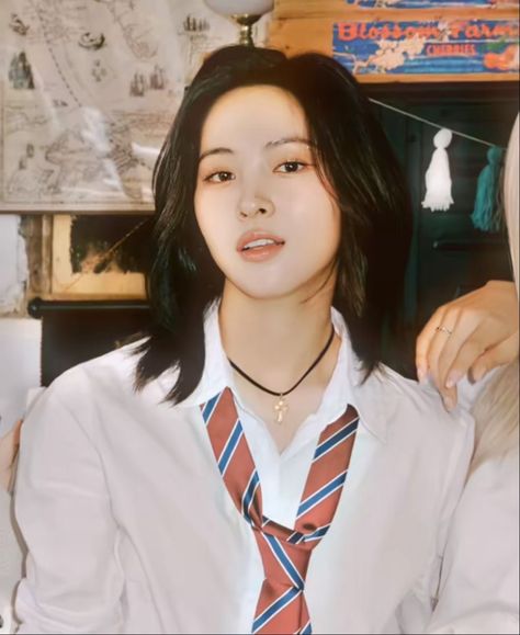 Shin Ryujin, Crop Photo, Itzy Ryujin, Attractive People, First Girl, Kpop Outfits, Lady And Gentlemen, Pop Group, South Korean Girls