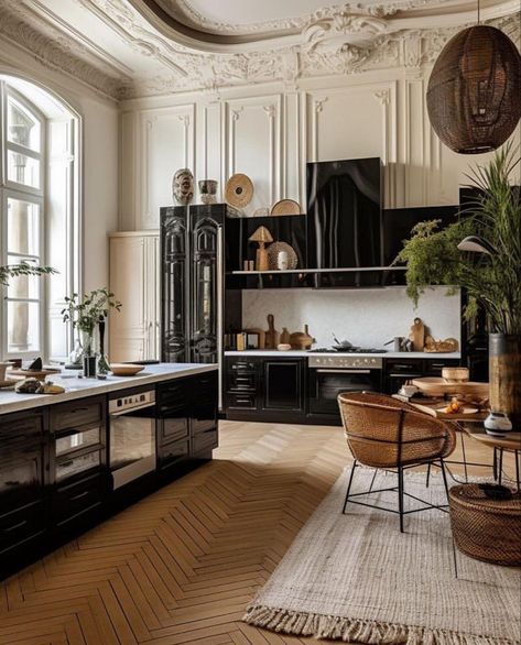 Black And Cream Kitchen, Transitional Interiors, Paris Interiors, Parisian Interior, Kitchen Transitional, Cream Kitchen, Black Gloss, Style Deco, Design Exterior