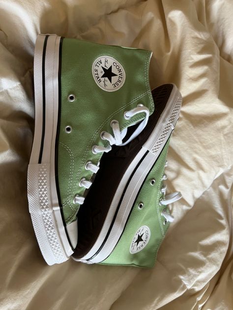 Minecraft Cosplay, Cute Converse, Pretty Shoes Sneakers, Girls Converse, All Nike Shoes, Outfits With Converse, Aesthetic Shoes, Green Shoes, Pretty Shoes