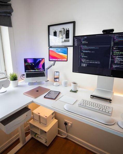 Minimal Desk Setup, Gaming Computer Room, Herman Miller Aeron, Aeron Chair, Minimal Desk, Best Gaming Setup, Instagram Mobile, Herman Miller Aeron Chair, Computer Desk Setup