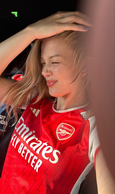 jess alexander in arsenal jersey Jess Alexander, Arsenal Top, Jessica Alexander, Arsenal Jersey, Arsenal Ladies, Chloe Walsh, Fashion Nova Outfits, Jersey Girl, Jersey Outfit