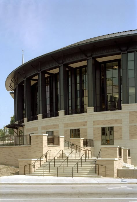 Frank J. Battisti and Nathaniel R. Jones Federal Building and U.S. Courthouse — Robert A.M. Stern Architects, LLP Federal House, Robert Stern Architecture, Courthouse Exterior, Courthouse Architecture, Modern Building Exterior, Classical Architecture Exterior, Modern Classical Architecture, Architecture Building Design, Traditional Building