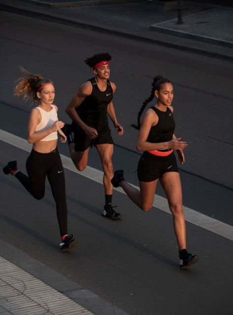 Night Running Aesthetic, Run Club Aesthetic, Running Editorial, Jogging Photography, Running Reference, Running People, Running Together, Urban Running, Biracial Women