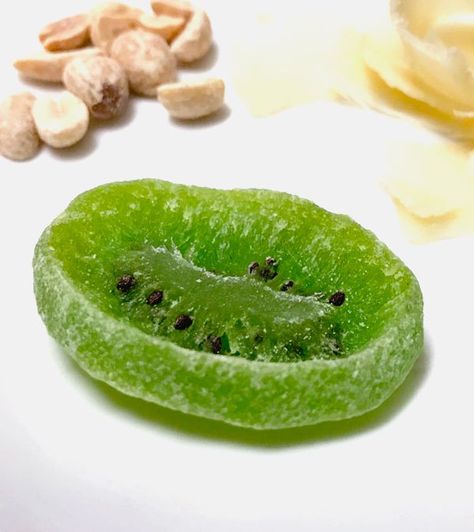 How to make dried kiwi in the oven or food dehydrator for a healthy snack Kiwi Fruit Recipes, Kiwi Dessert, Kiwi Benefits, Dried Kiwi, Kiwi Recipes, Breakfast Yogurt, Yogurt Bowls, Yogurt Breakfast, Food Dehydrator