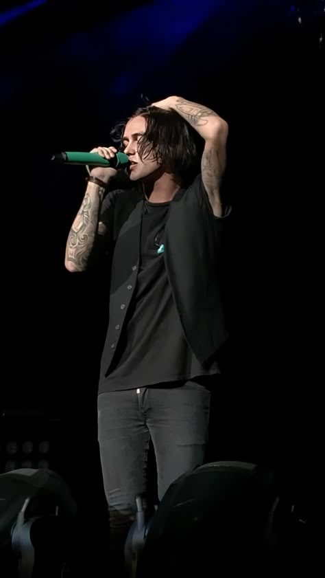 Kellin Quinn Wallpaper, Kellin Quin, Emo Men, Kellin Quinn, Me And Bae, Sleeping With Sirens, Emo Guys, Band Photos, Emo Bands