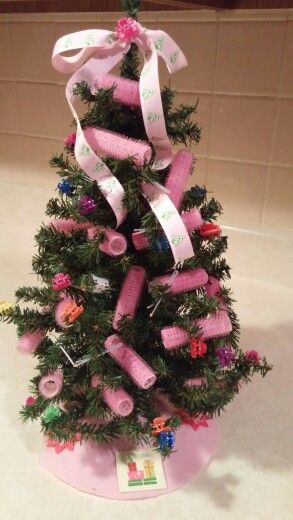 Hair curler tree for your beauty operator Cosmetology Christmas Tree, Hairstylist Christmas Tree, Fall Decor Ideas For Hair Salon, Christmas Tree For Hair Salon, Christmas Salon, Mannequin Christmas Tree, Barber Shop Decor, Hair Salon Decor, Steel Magnolias