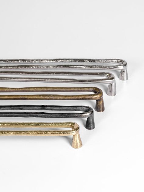 Bronze Kitchen Hardware, Brass Kitchen Hardware, Luxury Door, Bronze Kitchen, Pull Bar, Bathroom Cabinetry, Brass Cabinet Pulls, Door Kitchen, Kitchen Pulls