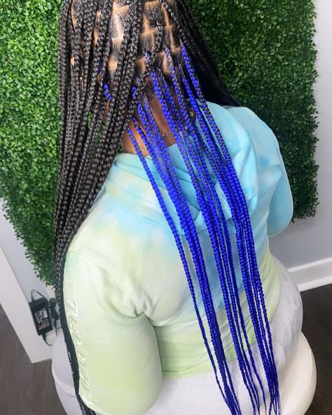 Blue And Black Small Knotless Braids, Royal Blue Peekaboo Braids, Knotless Braids With Blue In The Back, Blue Peak A Boo Hair Braids, Black And Blue Knotless Braids Peekaboo, Peak A Boo Braids Blue, Blue And Black Peekaboo Braids, Blue Peekaboo Hair Braids, Peekaboo Knotless Braids Blue