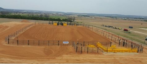 Priefert roping arena Team Roping Arena Ideas, Roping Arena Ideas, Roping Arena, Small Horse Barn, Barn Layout, Riding Arena, Horse Arena, Rodeo Time, Dream Farm