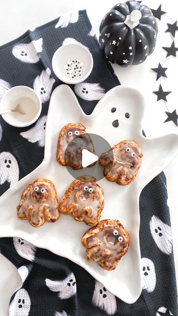 Fun Halloween Ideas, Annies Homegrown, Cookie Dough Brownies, Coffee Snacks, Halloween Baking, Halloween Food For Party, Looks Yummy, Halloween Recipes, Breakfast Dishes