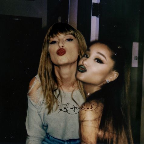 #taylorswift #arianagrande #taylorswiftedit #arianagrandeedits #photography Taylor Swift And Ariana Grande, Ariana Grande Profile, Ariana Grande Justin Bieber, Taylor Swift Top, Ariana Grande Tattoo, Ariana Grande Poster, Selena And Taylor, Ariana Instagram, Woman Singing