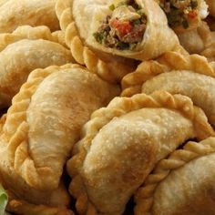 Empanadas de Carne Argentina Food, Beef Empanadas, Empanadas Recipe, Hispanic Food, Latin Food, Mexican Dishes, Coleslaw, International Recipes, Finger Food