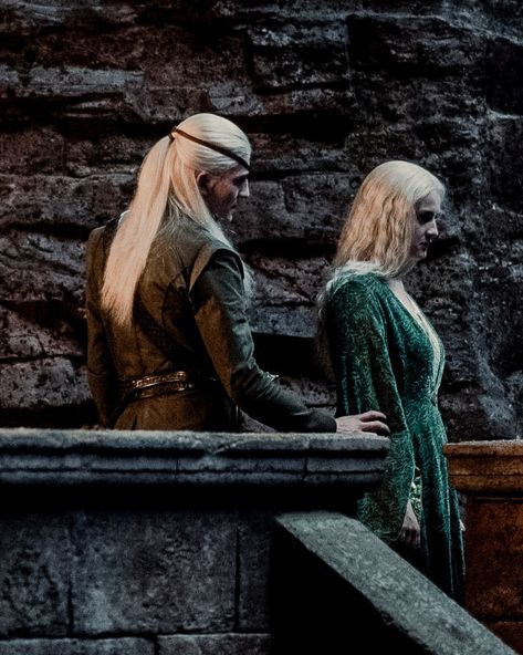 NEW STILLS OF PRINCE REGENT AEMOND TARGARYEN AND QUEEN HELAENA TARGARYEN IN EPISODE 8 OF 'HOUSE OF THE DRAGON' S2. Aemond And Helaena, Prince Aemond Targaryen, Arwen Undomiel, Helaena Targaryen, Aemond Targaryen, Comic Book Writer, Dragon Dreaming, Rhaenyra Targaryen, Promotional Image