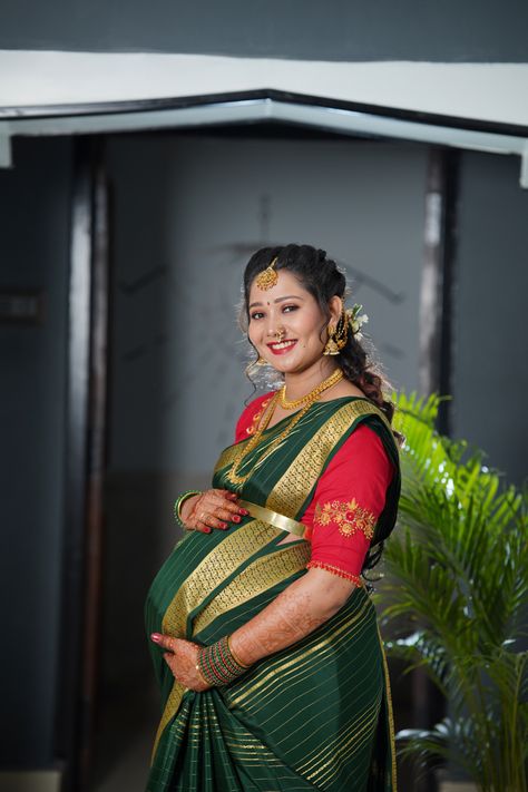 Srimantham Stills Photo, Sreemantham Stills, Seemantham Photoshoot, Sreemantham Poses, Seemantham Poses, Seemantham Saree Ideas, Indian Maternity Photos, Shower Couple, Indian Maternity