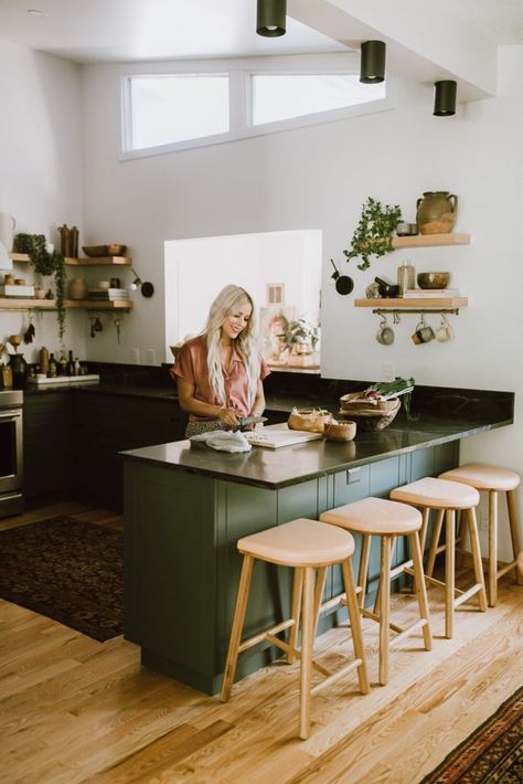 Charleswood Mid-Century — Jaclyn Peters Design Green Countertops, Black Kitchen Countertops, Terracotta Vases, Dark Green Kitchen, Dark Countertops, Black Countertops, Green Kitchen Cabinets, U Shaped Kitchen, Mid Century Modern Kitchen