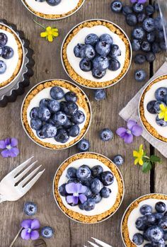 Lemon Blueberry Tarts (in Mason Jar Lids) Cheesecake Pies, Mason Jar Desserts Recipes, Blueberry Tarts, Sugar Spun Run, Mason Jar Desserts, Blueberry Cupcakes, Lemon Cream Cheese Frosting, Blueberry Tart, Dessert In A Jar