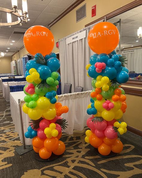 Beach Party Balloons, Balloon Projects, Balloon Boutique, Balloon Pillars, Caribbean Party, Balloon Tower, Balloons Arch, Moana 2, Hawaiian Party Decorations