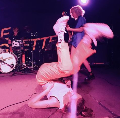 The Regrettes Aesthetic, Rock And Roll Aesthetic, Lydia Night, The Regrettes, Foo Fighters Dave Grohl, Foo Fighters Dave, Aesthetic Concert, Rock Princess, Rocker Chick