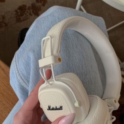 Retro Headphone, Marshall Headphones, Marshall Major, Cute Headphones, Girl With Headphones, Sony Headphones, White Headphones, Aesthetic Boy, Headphone With Mic