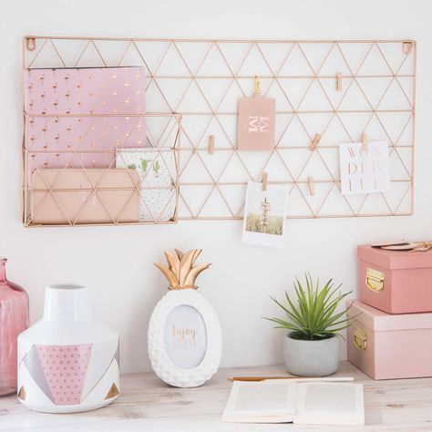 Rose Gold Bedroom, Teenage Room Decor, Ikea Bohemian, Bureau Decor, Smart Tiles, Work Space Decor, Dekorasi Kamar Tidur, Gold Bedroom, Master Decor