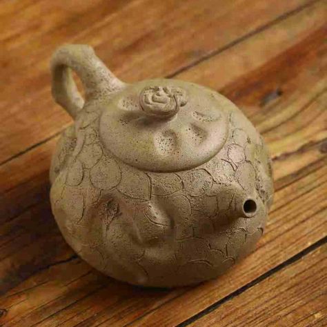 Sleek sellouts! 🤓. Order Full Handmade Yixing Zisha Teapot [Lingzhi Gong Chun Pot] (Duan Ni - 365ml) at $450.00 #teapot #茶壶 #teaculture #teacup #yixingteapot #handmadeteapot #purpleclayteapot #茶具 #zishateapot #teaaccessories Zisha Teapot, Tea Culture, Tea House, Earthenware, Ceramic Pottery, Tea Pots, Sleek, Tea, Ceramics